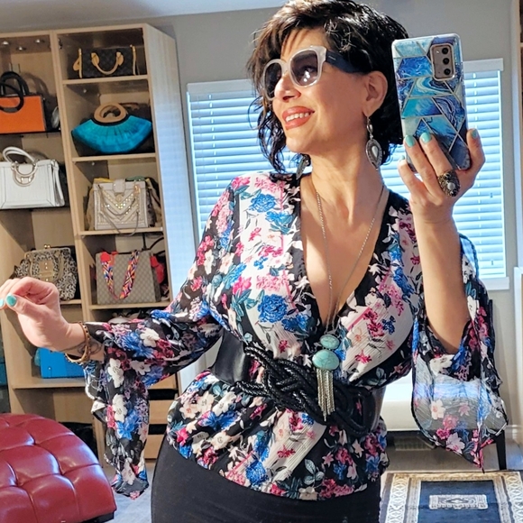 Gorgeous Guess floral blouse with bell sleeves